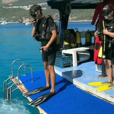 Neptune Dive Club Bateau-hôtel Kaş